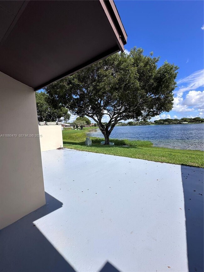 Building Photo - 5027 SW 139th Ct