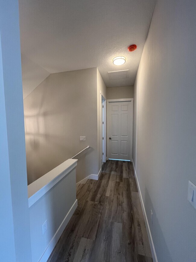 Building Photo - 119 Dixwood Ave