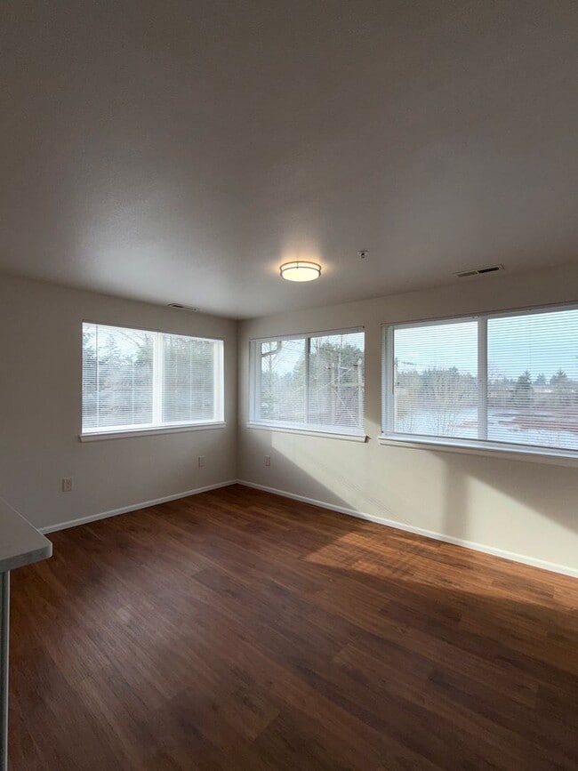 Interior Photo - Lakeshore Apartments