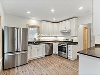 Building Photo - 20 Sea St