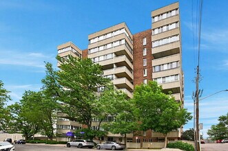 Building Photo - $1,095.95, 1 bed, 1 bath, located in Denver with a gorgeous sunroom