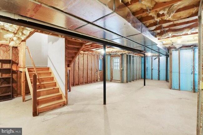 Building Photo - 10 Stable Dr