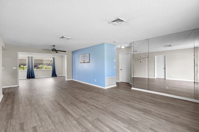 Building Photo - 7907 Sebastian Rd