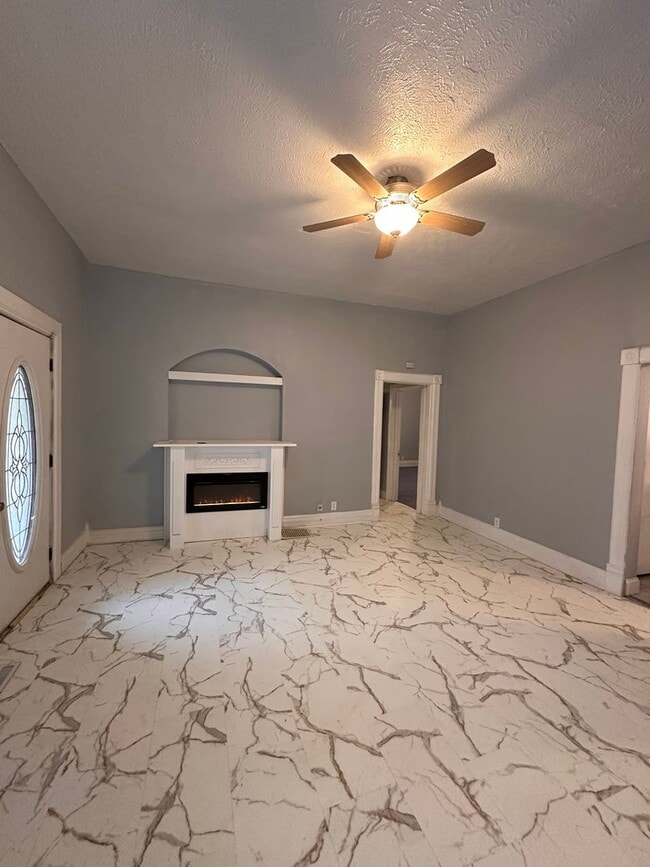 Building Photo - Newly Remodeled Home