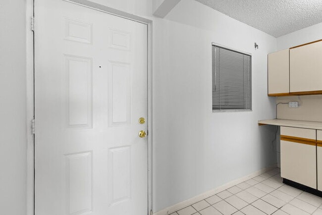 Building Photo - Condo For Rent on ST PETE BEACH!