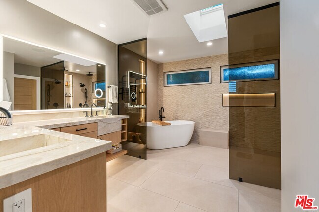 Building Photo - 4731 Deseret Dr