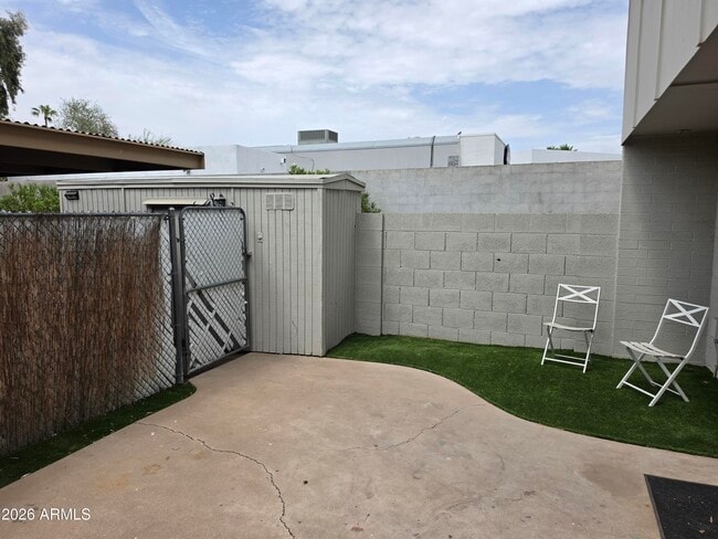 Building Photo - 8407 E Chaparral Rd