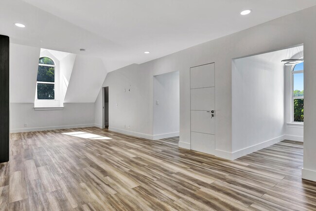 Building Photo - 7693 Steeplechase Dr
