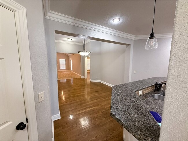 Building Photo - 6665 W Valley View Rd