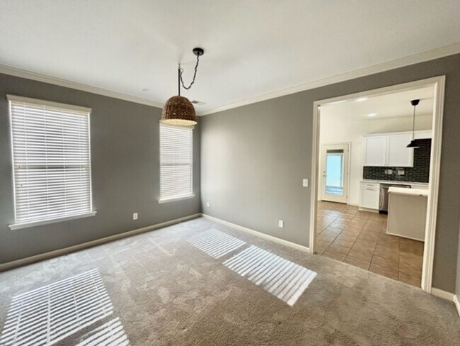 Building Photo - Beautiful 4 Bedroom 3 Bath Home in Lake Forest!