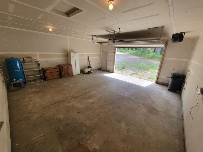 Building Photo - 3 Bedroom, 2 Bathroom single story home by Newport, WA