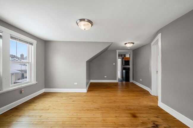 Building Photo - 233 Llewellyn Ave