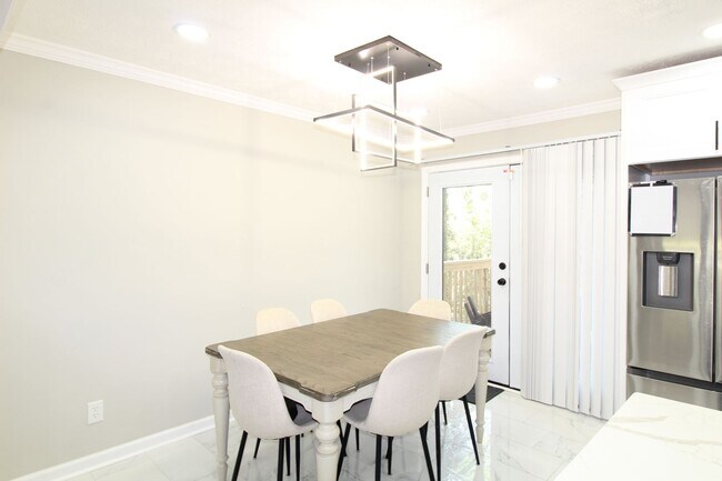 Building Photo - 3367 Oak Dr SW