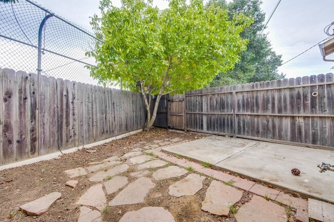 Building Photo - I Street