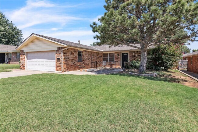 Building Photo - 3 bed, 2 bath, 2 livings