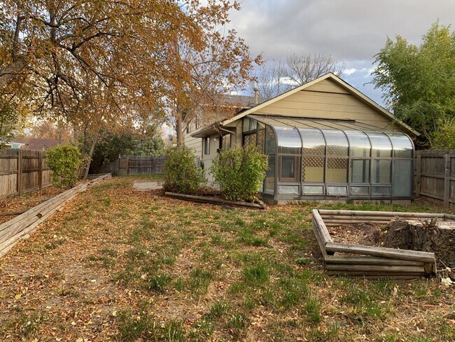 Building Photo - Start a Lease by 12/1 and Receive a $500 R...