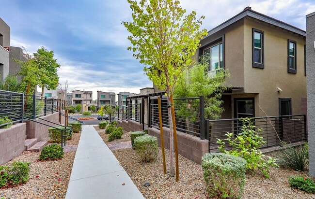 Building Photo - 3 Bed Nicely Upgraded Summerlin TownHome