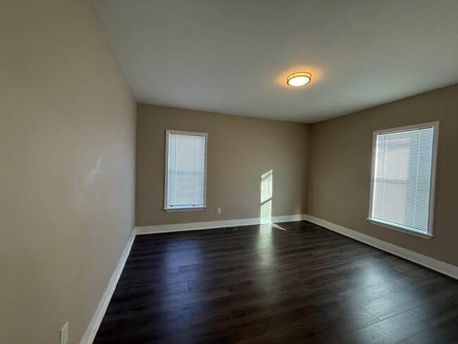 Building Photo - 347 Spruce St