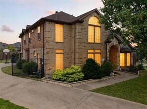 Building Photo - 607 Hilltop Dr