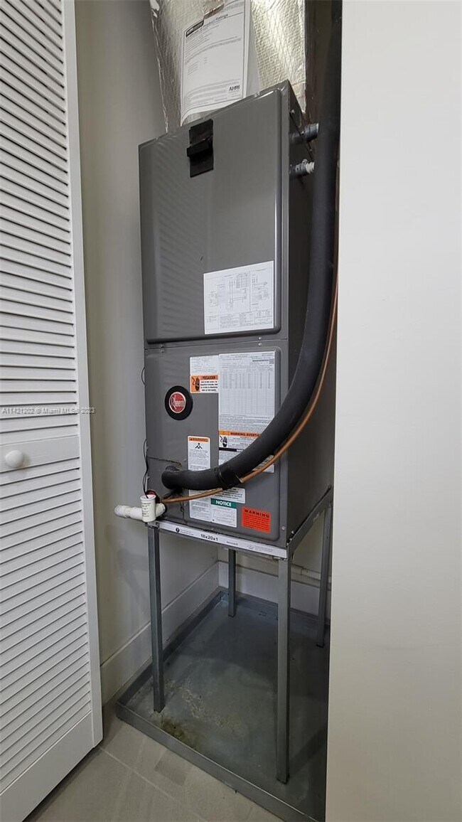 Building Photo - 6331 NW 105th Ct