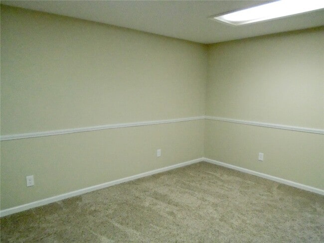 Building Photo - 1109 Peachtree Ct