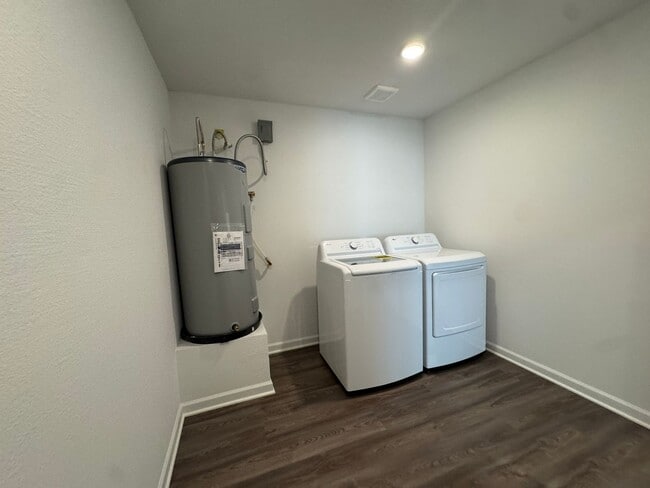 Building Photo - Laughlin Ranch New 3 Bed, 2 Bath close to Water, on Parkway