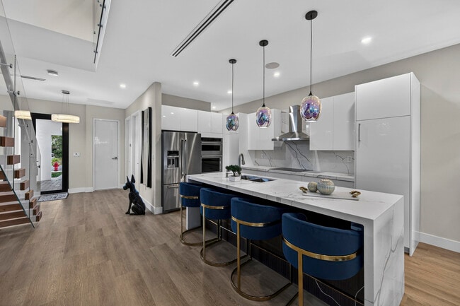 Building Photo - 1121 NE 17th Ave