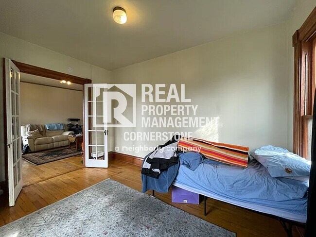 Building Photo - 808 W Kalamazoo Ave