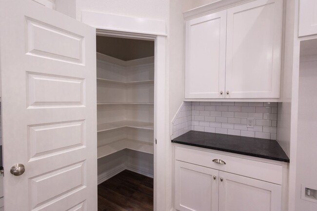Building Photo - Brand New Townhome for Lease Available July!