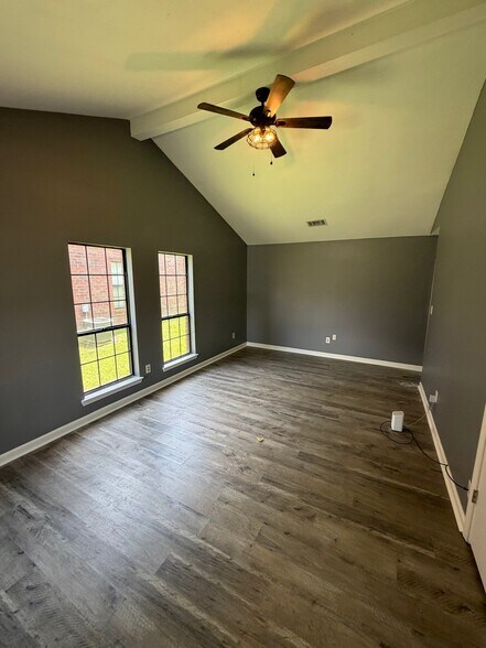 Building Photo - 9787 Riggan Dr