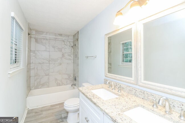 Building Photo - 2756 Sanibel Ln SE
