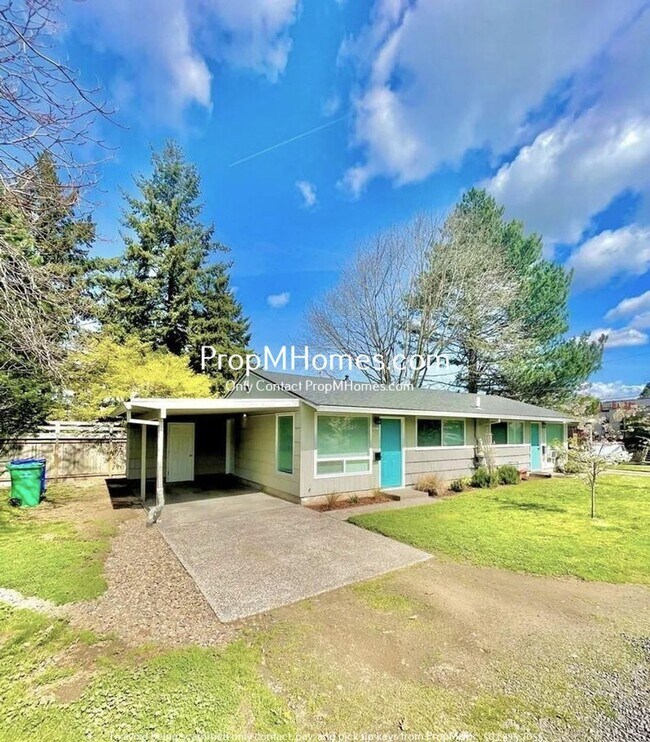 Building Photo - Updated One Bedroom Duplex in Montavilla!