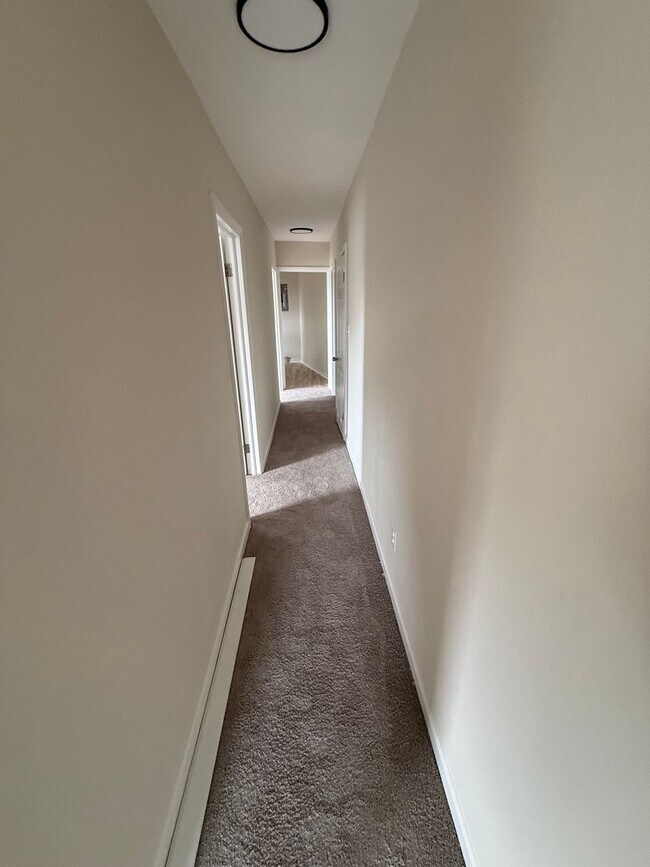 Building Photo - Now Accepting 525 Credit | Half First Month + Last Month Rent