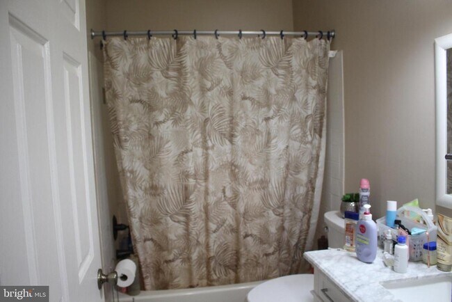 Building Photo - 219 Meadow Dr