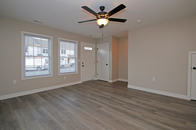 Building Photo - 1317 LUKE Ln