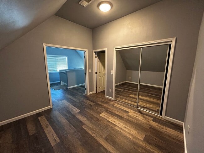 Building Photo - Renovated 2BR Home with Parking & Outdoor Space – Near Lake Merritt