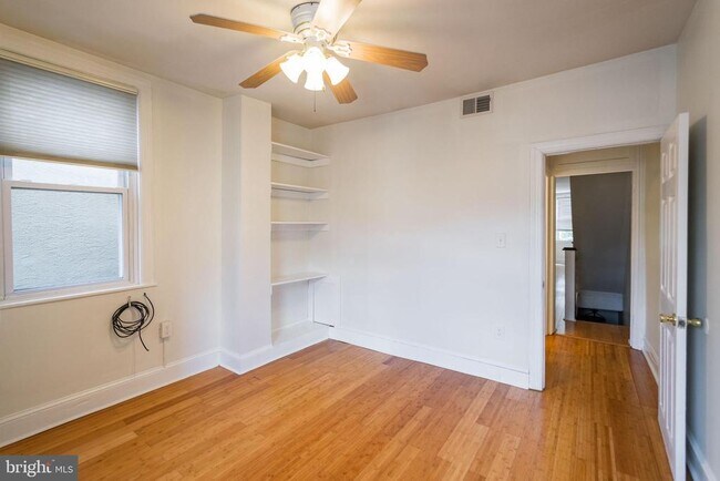 Building Photo - 2055 Catharine St