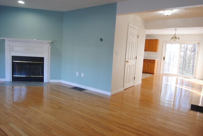 Building Photo - 65 Georgetown Dr