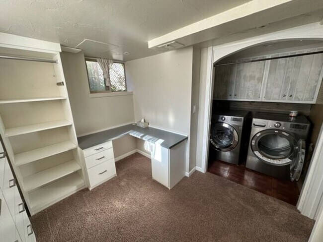 Building Photo - 4BR SFR w/Garage, Updated Kitchen - Deck & Yard in Englewood