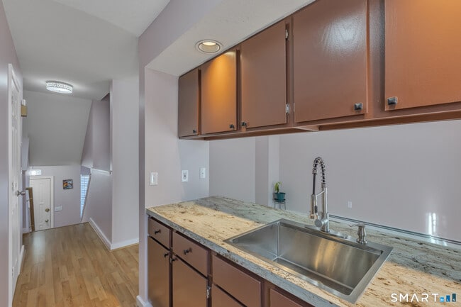 Building Photo - 60 Old Town Rd