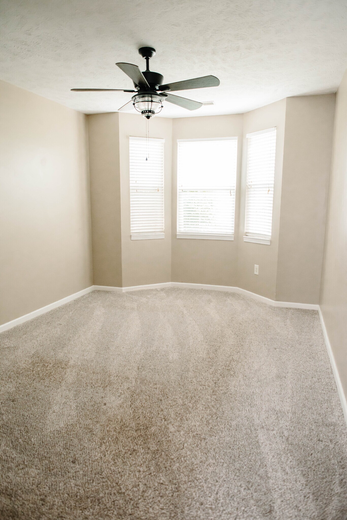 Building Photo - 1422 Eagle Pointe Dr