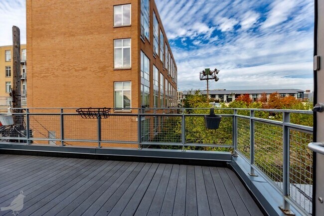 Building Photo - Amazing Two-Level Loft in the Heart of the...