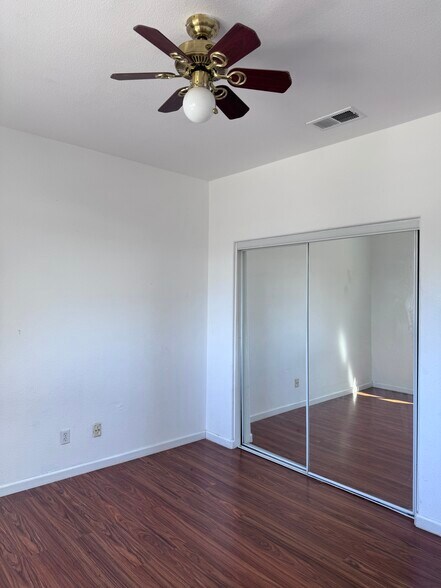 Building Photo - 2447 Stanford Way