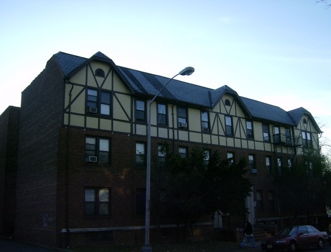 Building Photo - 33 Rhode Island Ave