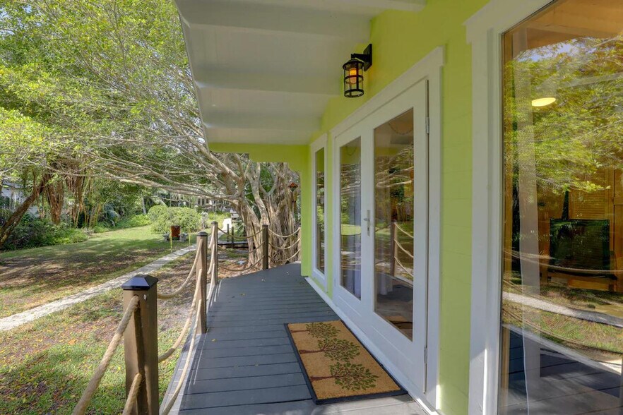 Building Photo - 927 22nd St W