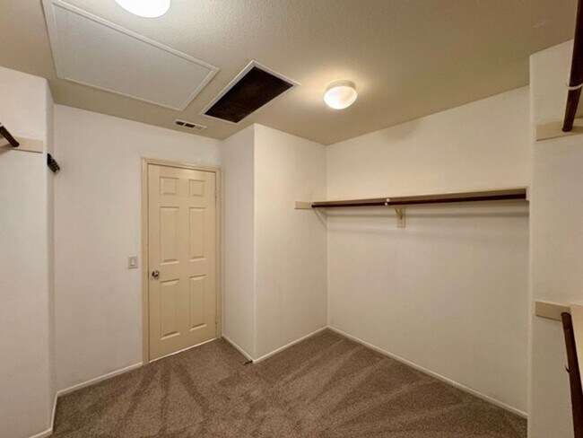 Building Photo - Beautiful 4 bedroom two story house with RV parking for LEASE in Murrieta!