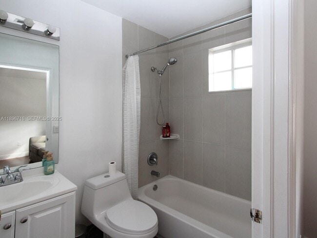 Building Photo - 5755 NW 115th Ct