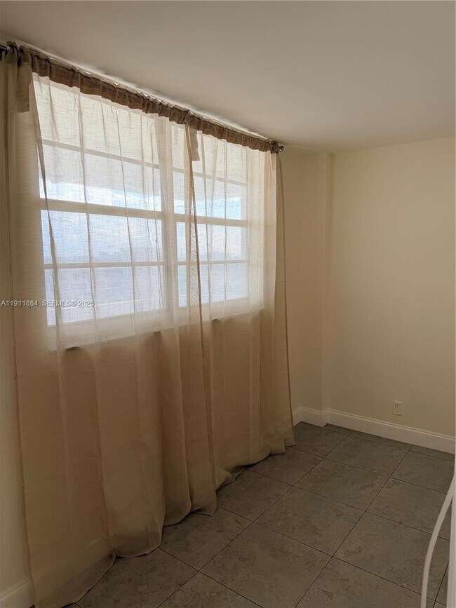 Building Photo - 3703 NE 166th St