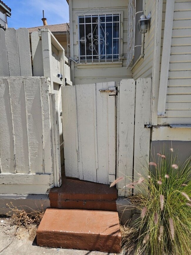 Building Photo - 1 Bedroom - 1 Bathroom in Hillcrest