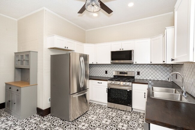 Building Photo - A charming home located in the heart of the Garden District for Rent